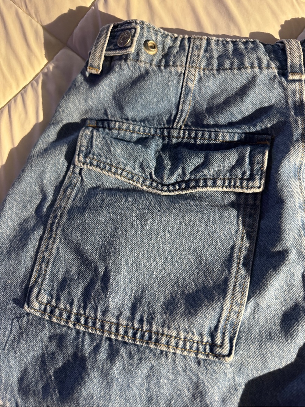 Levi's Medium Blue High-Rise Cinch Denim Shorts with Front Patch Pockets - Picture 6 of 12